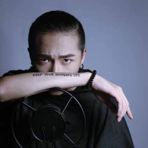 女厕偷拍未删减版
